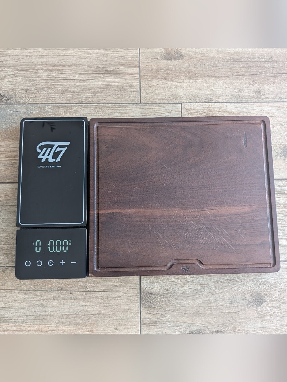 4T7 7-in-1 Walnut Cutting Board Scale Timer Magnetic Knife Holder